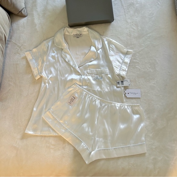 IN BLOOM Bridal Pajama Set - Picture 11 of 15